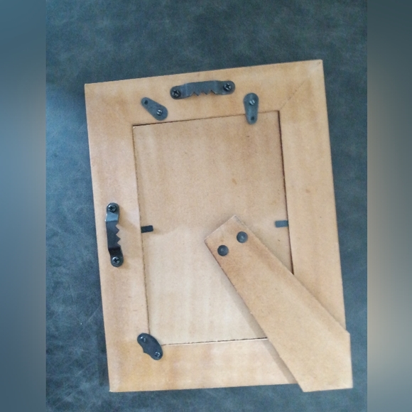 ❤️NWOT Black and White Zebra Striped Wooden picture frame - Picture 2 of 3